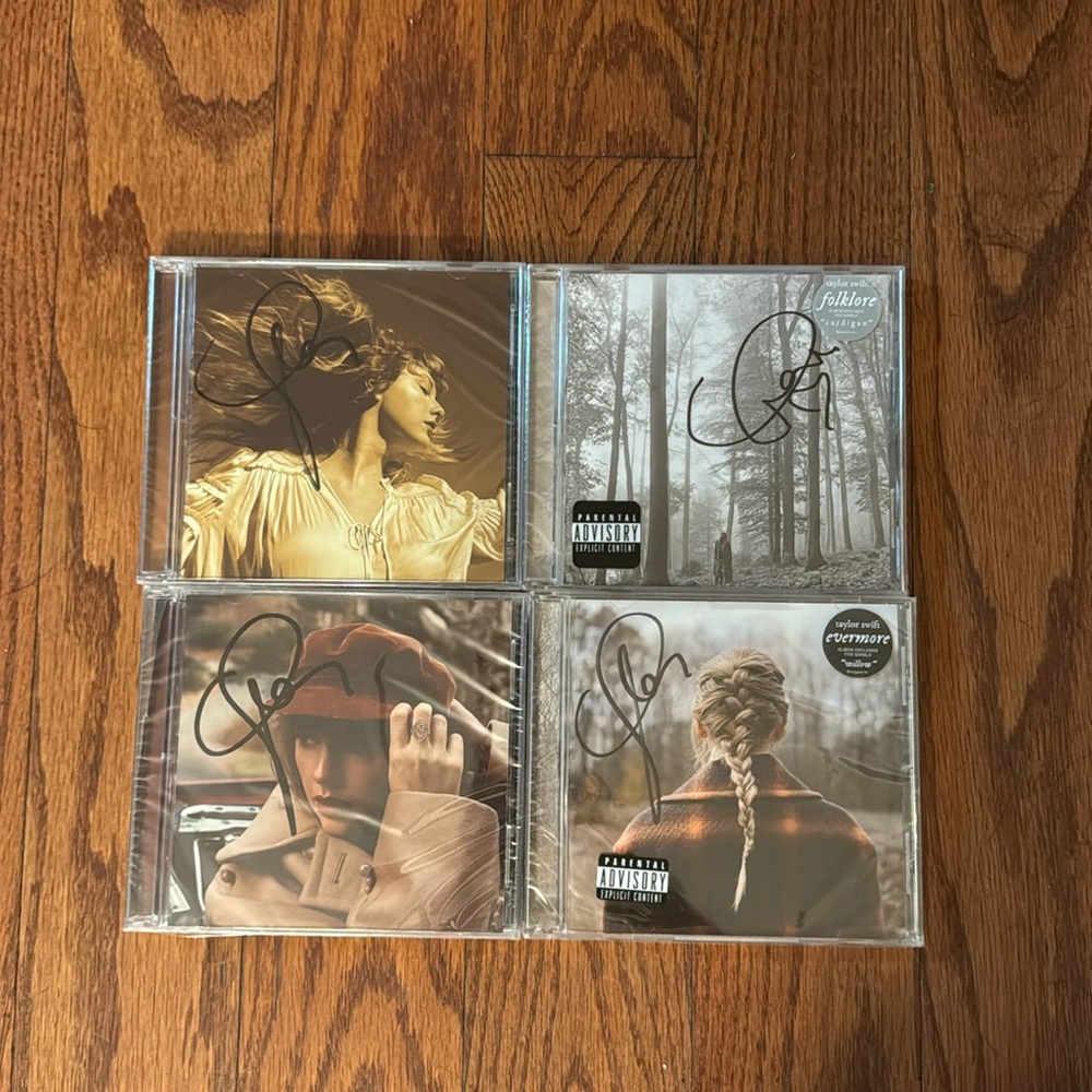 Taylor Swift signed cds
